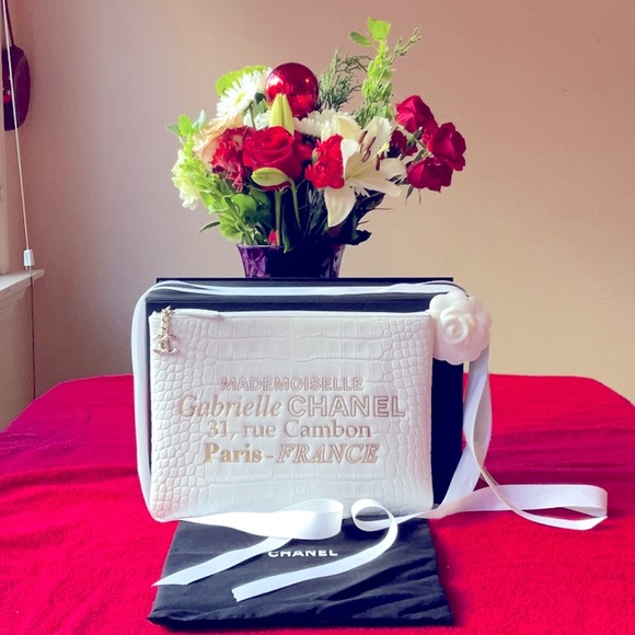 ⭐️CHANEL O - CASE - POUCH ⭐️ - Picture 1 of 16